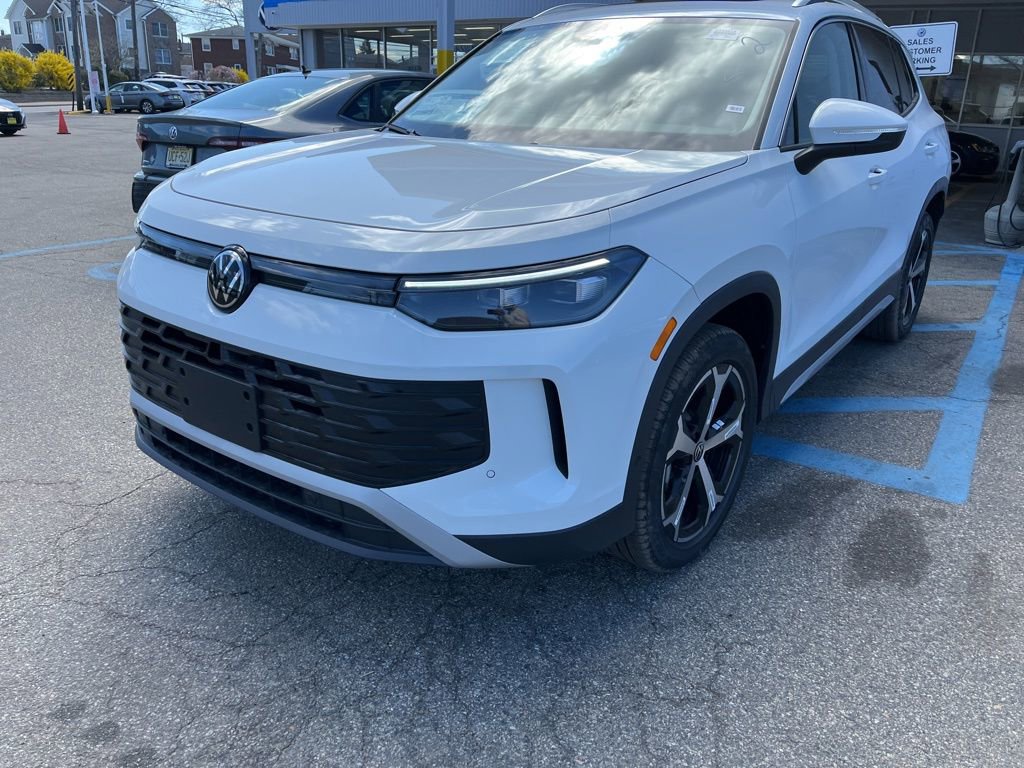 New 2026 Volkswagen Tiguan SE AWD/4WD image 2