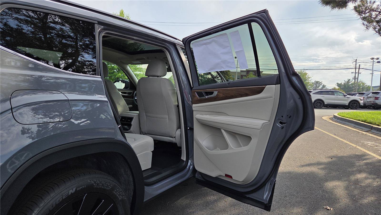 New 2026 Volkswagen Atlas SE FWD image 31