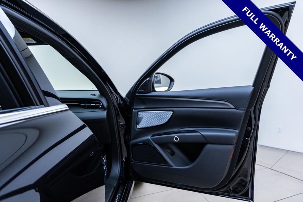 Certified 2024 Maserati Grecale GT AWD/4WD image 31