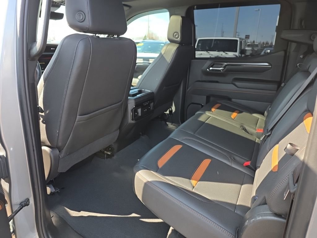 Used 2024 GMC Sierra 1500 AT4 w/ Technology Package image 10