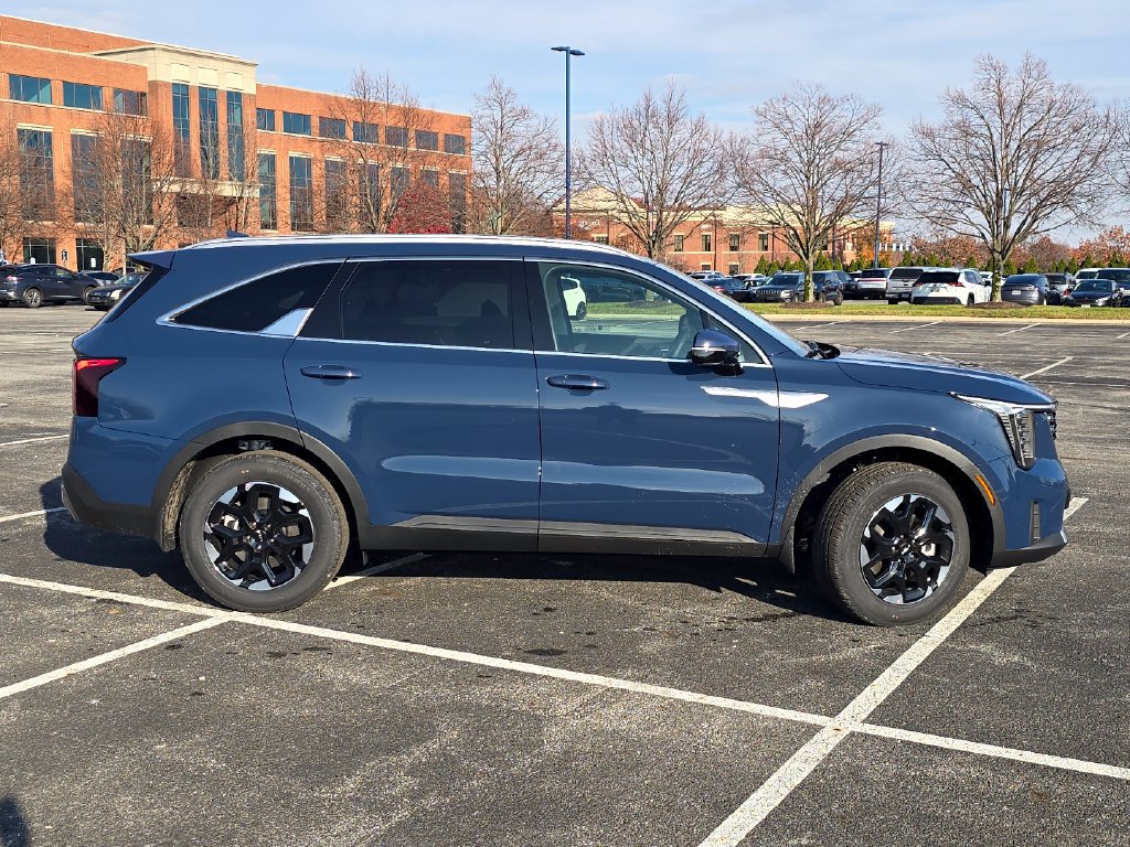 New 2026 Kia Sorento S w/ S Panoramic Sunroof Package FWD image 17