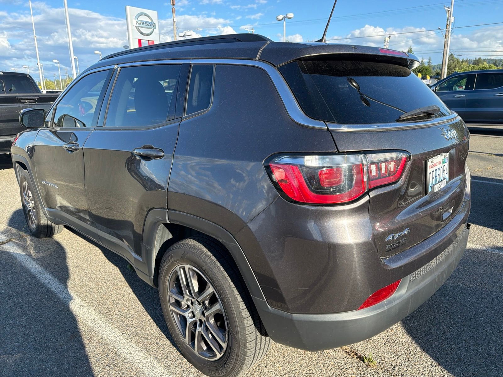 Used 2017 Jeep Compass Latitude w/ Popular Equipment Group AWD/4WD image 5