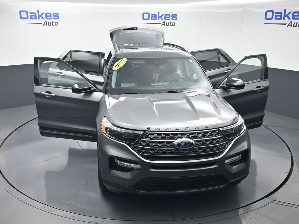Used 2023 Ford Explorer XLT w/ Equipment Group 202A AWD/4WD image 60