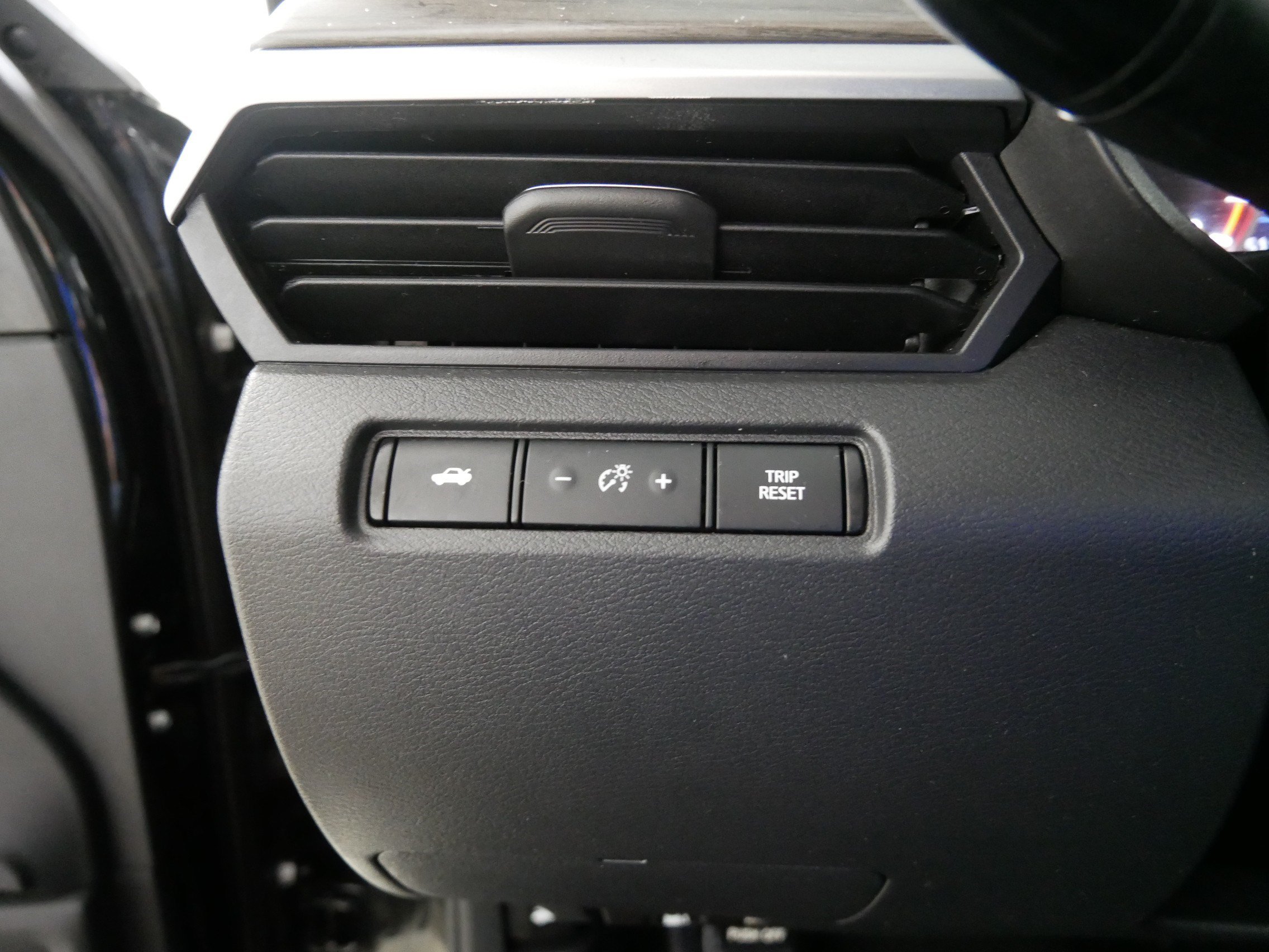 Used 2025 Nissan Altima 2.5 SV FWD image 26