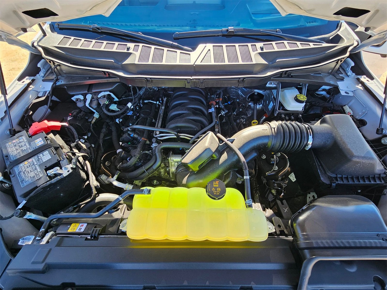 New 2025 Ford F150 Lariat w/ Equipment Group 502A High image 24