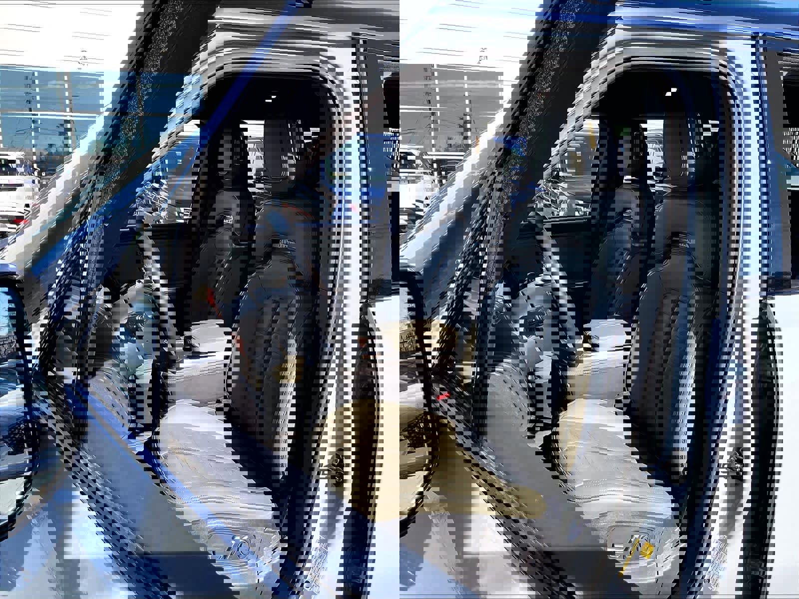 Used 2023 Rivian R1S Adventure image 27