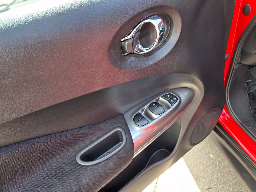 Used 2016 Nissan Juke S FWD image 12