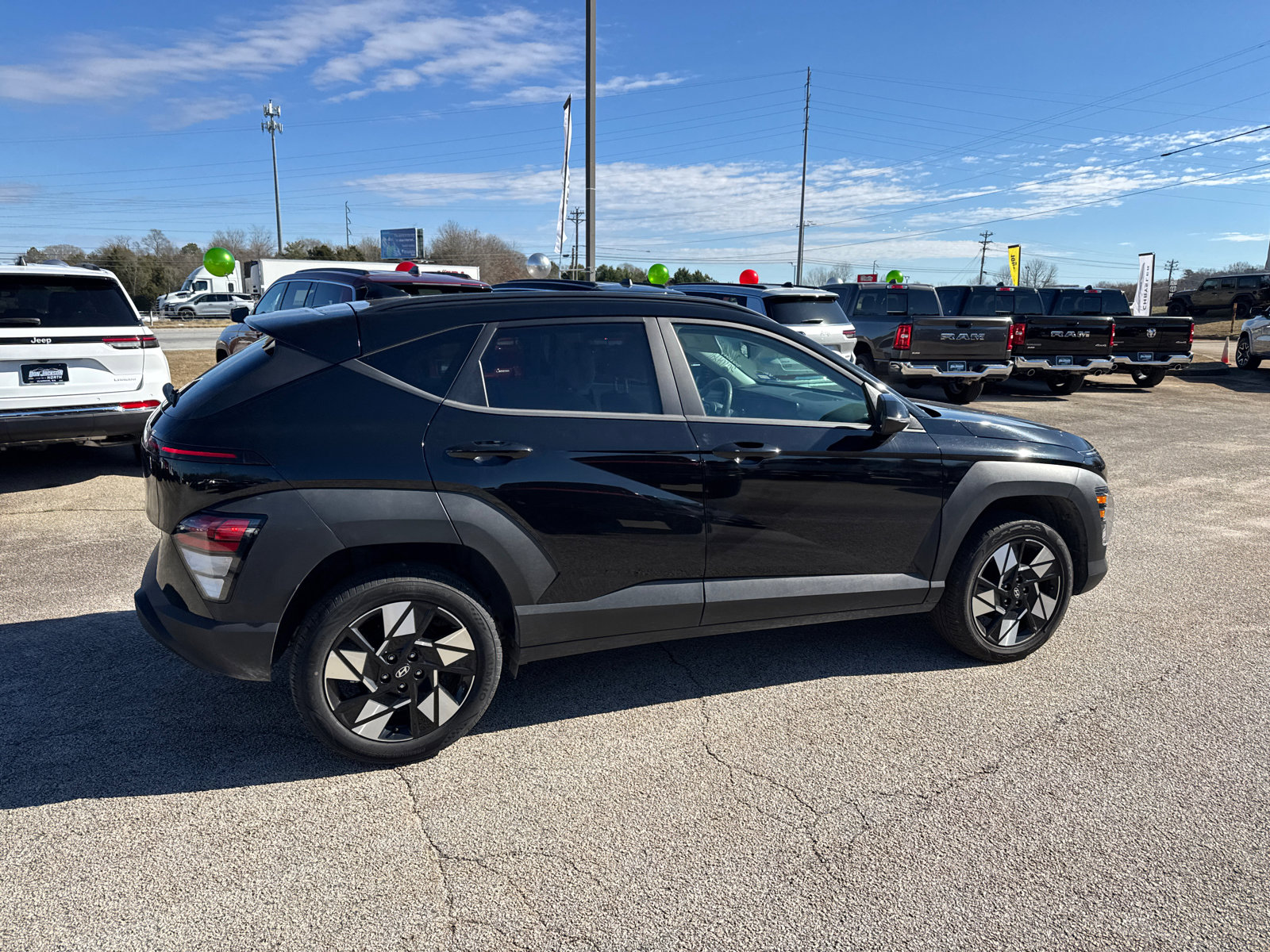 Used 2025 Hyundai Kona SEL image 4