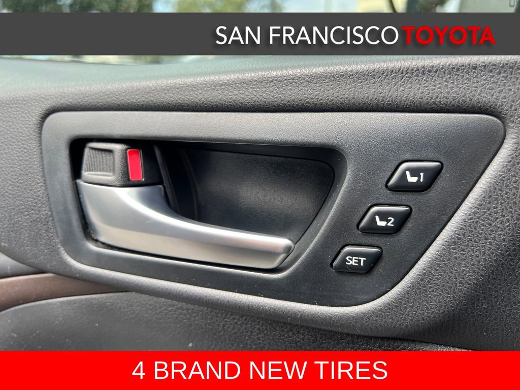 Used 2016 Toyota Highlander Limited image 39