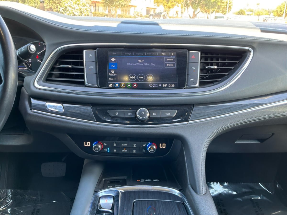 Used 2024 Buick Enclave Premium AWD/4WD image 15