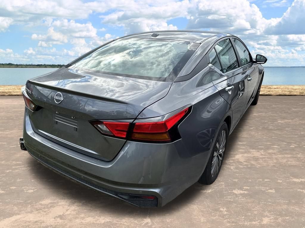 Used 2025 Nissan Altima 2.5 SV FWD image 9