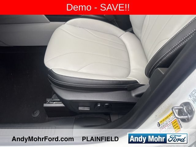 New 2025 Ford Escape SE w/ PHEV Premium Package FWD image 14