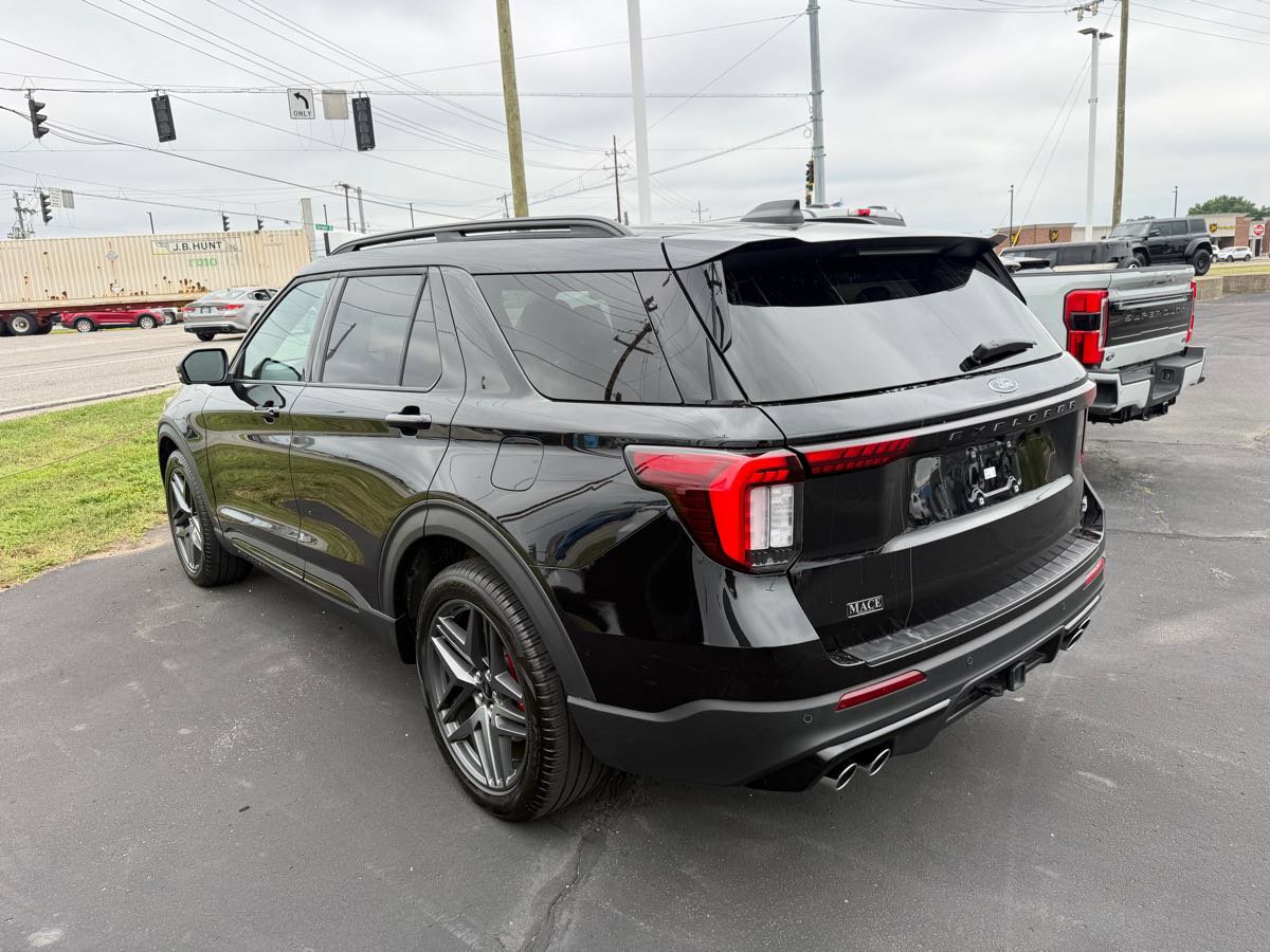 Used 2025 Ford Explorer ST w/ Sun And Sound Package AWD/4WD image 4