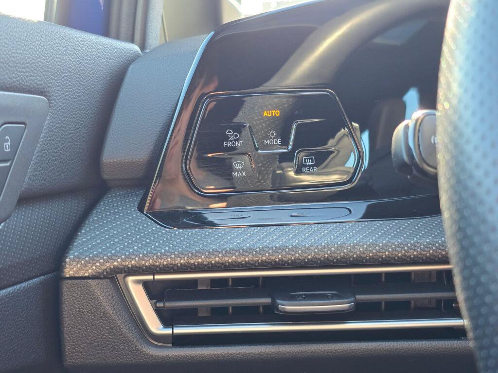 Used 2024 Volkswagen Golf R AWD/4WD image 27
