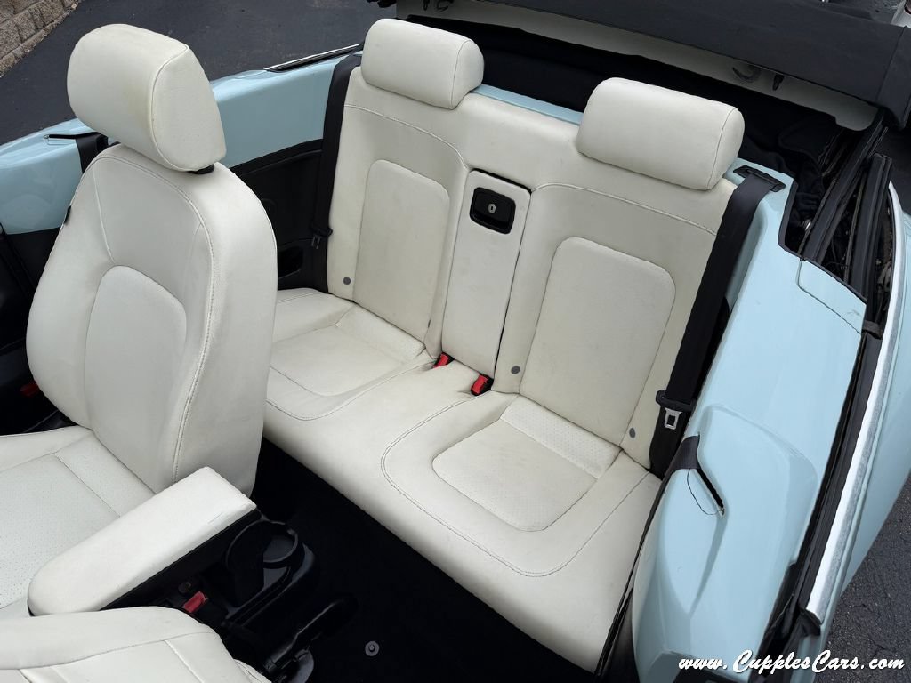 Used 2010 Volkswagen Beetle Final Edition FWD image 8
