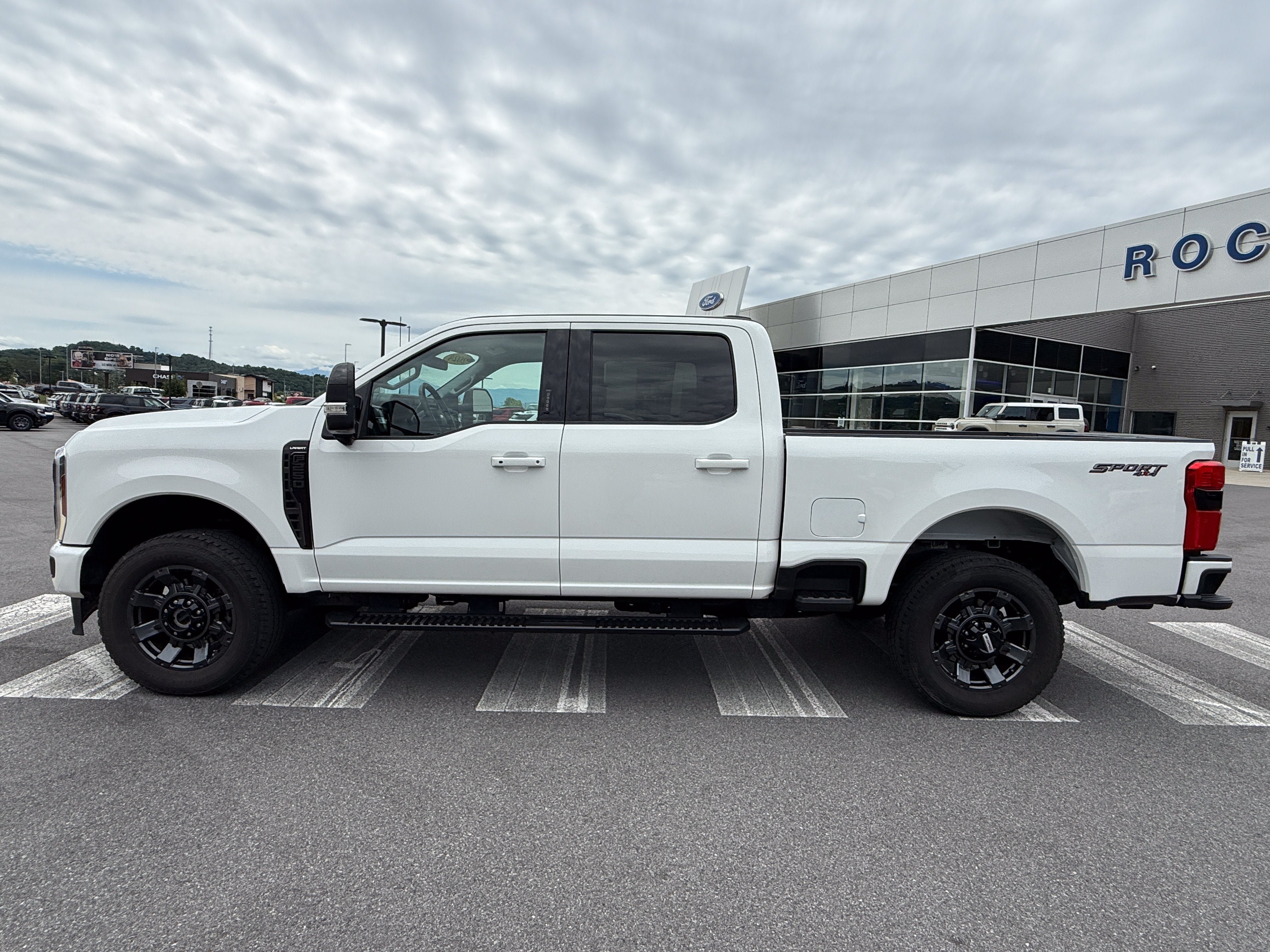 Used 2024 Ford F250 Lariat w/ Sport Appearance Package AWD/4WD image 8