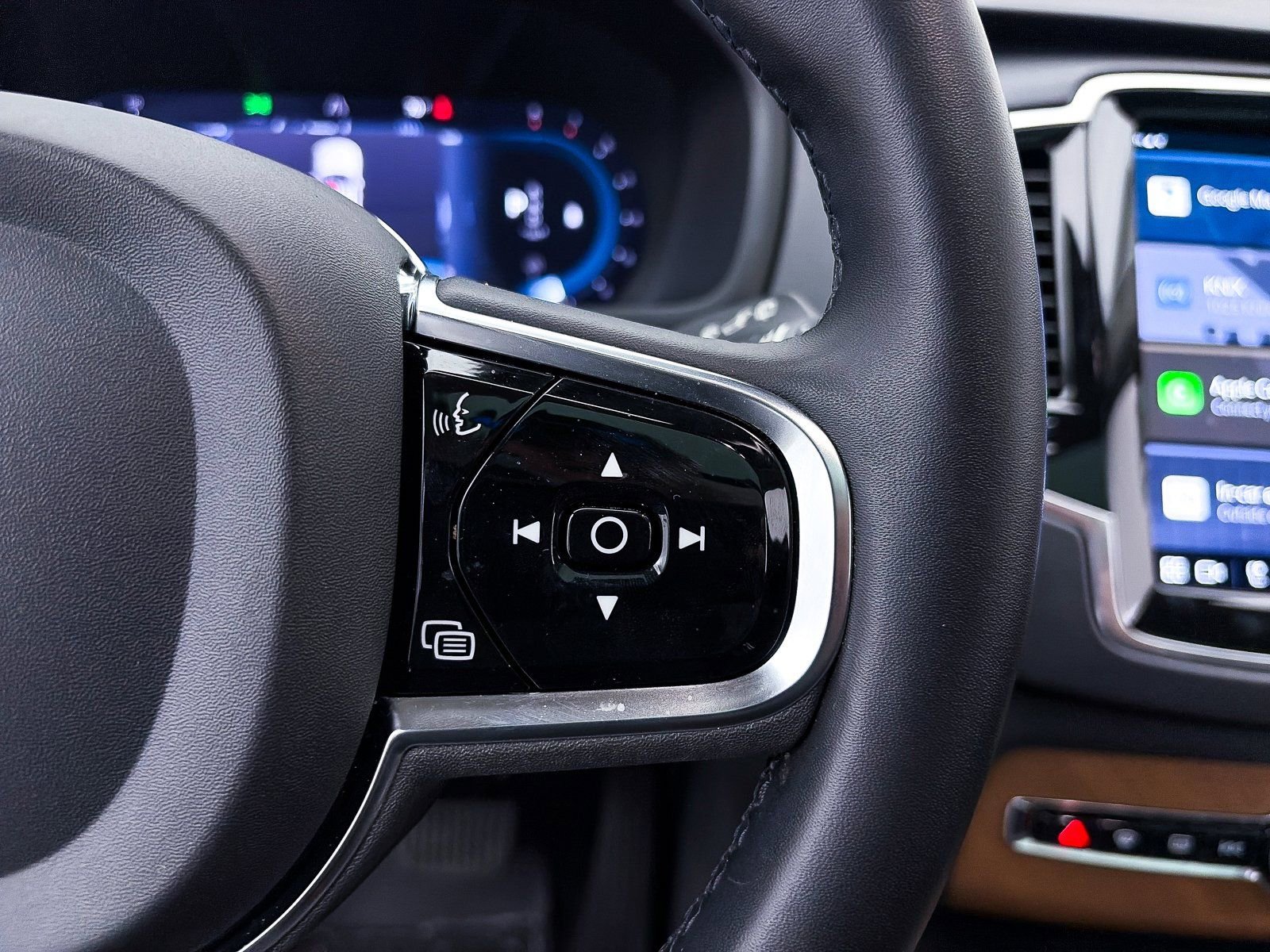 Used 2024 Volvo XC90 B6 Plus w/ Protection Package Premier image 33