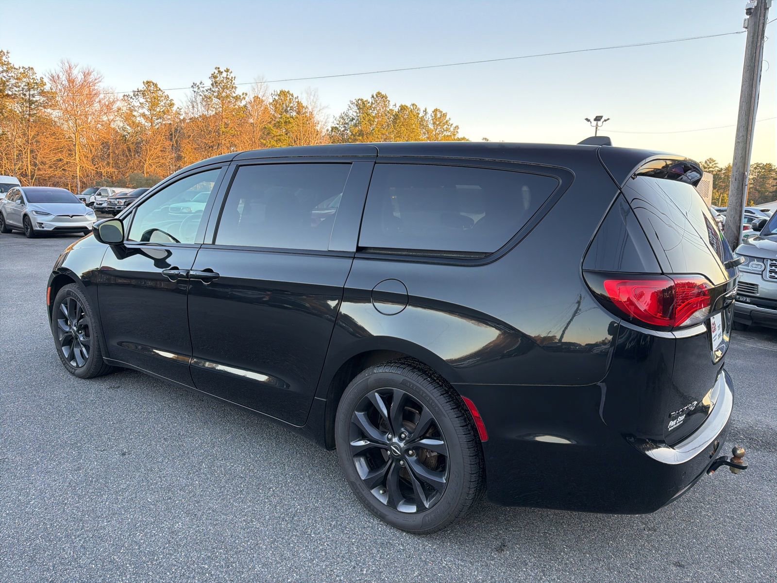 Used 2020 Chrysler Pacifica Touring w/ S Appearance Package image 6