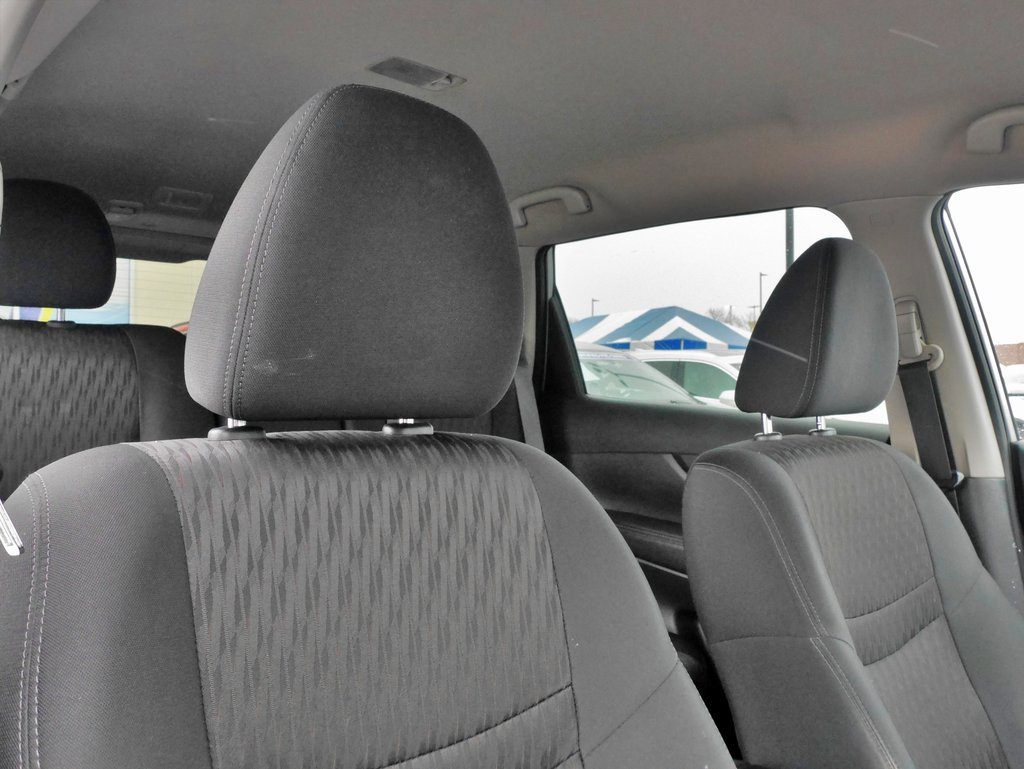 Used 2020 Nissan Rogue SV image 14