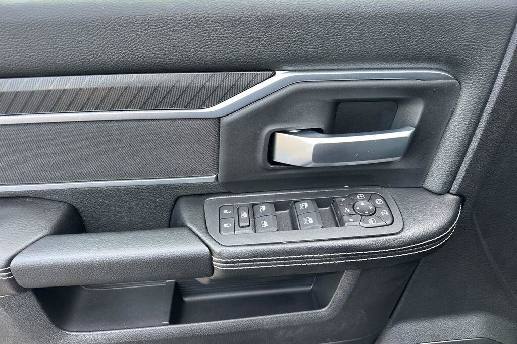 New 2026 RAM 2500 Big Horn AWD/4WD image 11