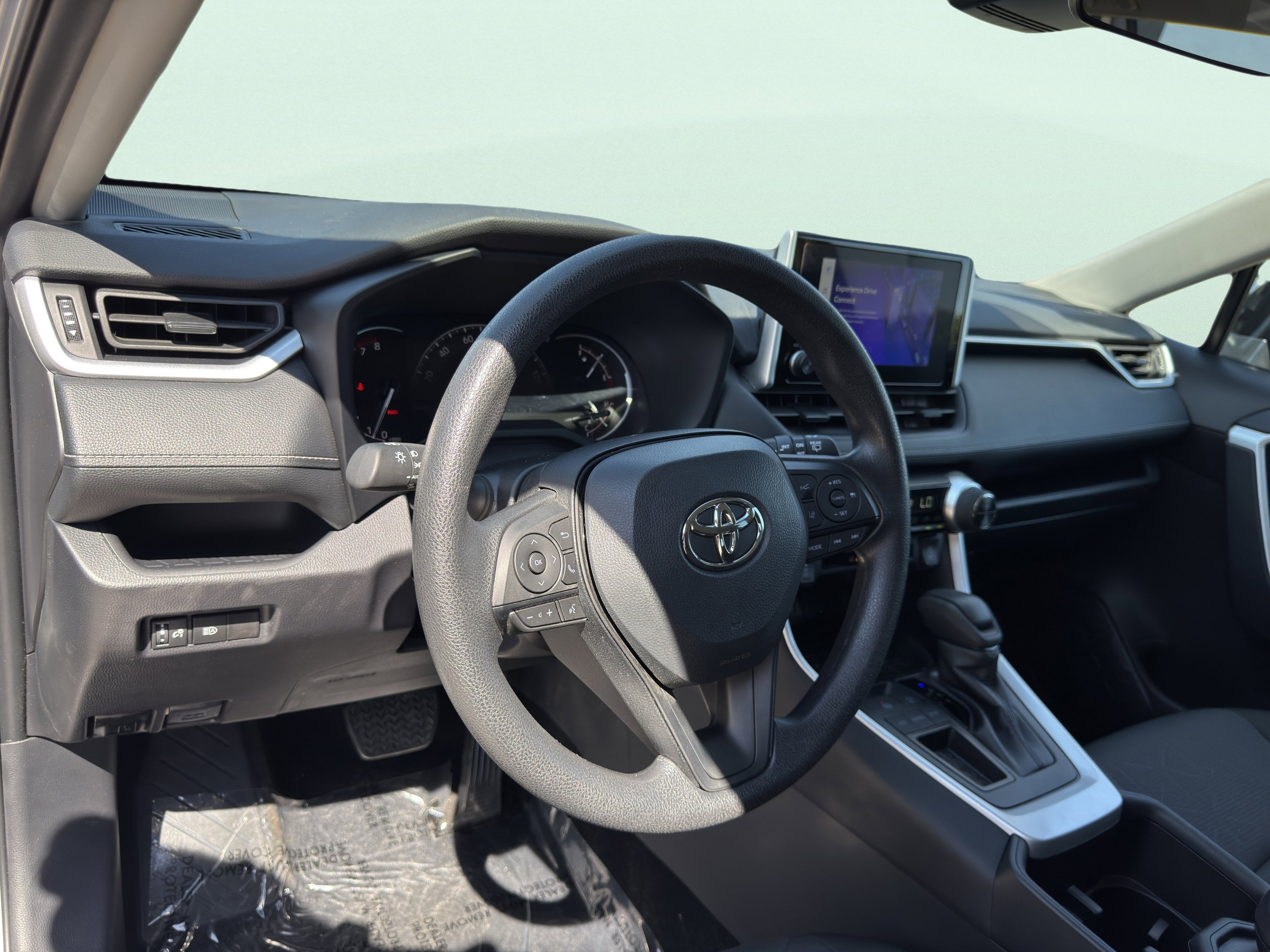 Used 2025 Toyota RAV4 XLE image 15