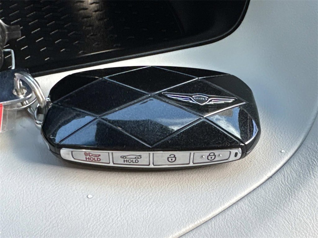 Used 2025 Genesis G70 2.5T image 31