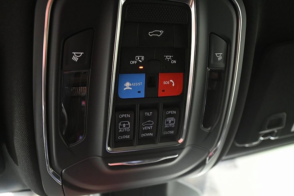 New 2025 Jeep Grand Cherokee L Limited w/ Black Appearance Package AWD/4WD image 18