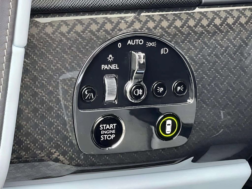 Used 2022 Rolls-Royce Cullinan Black Badge w/ Dark Exterior Package image 17