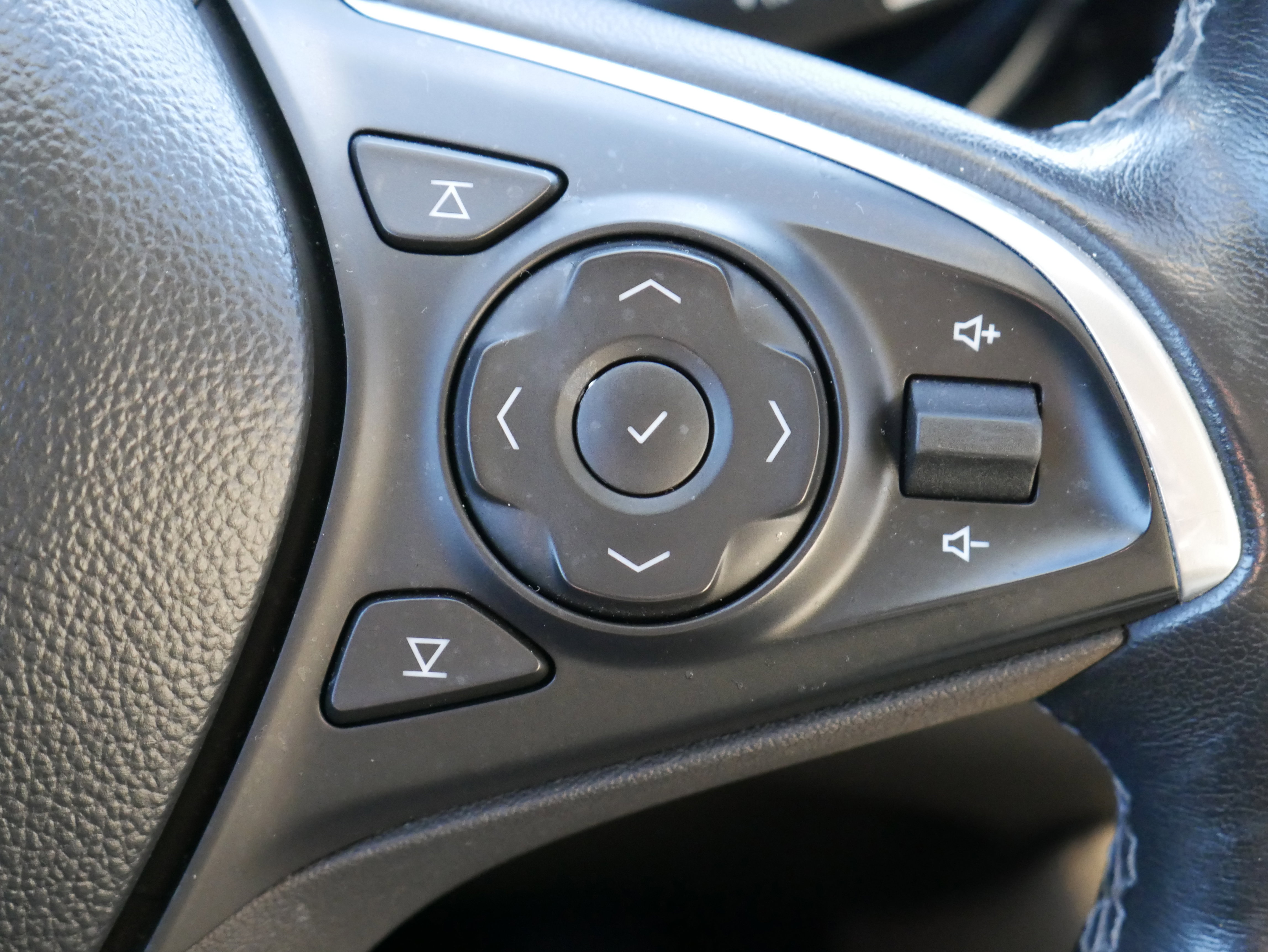 Used 2019 Buick Envision Premium w/ Driver Confidence Package image 25