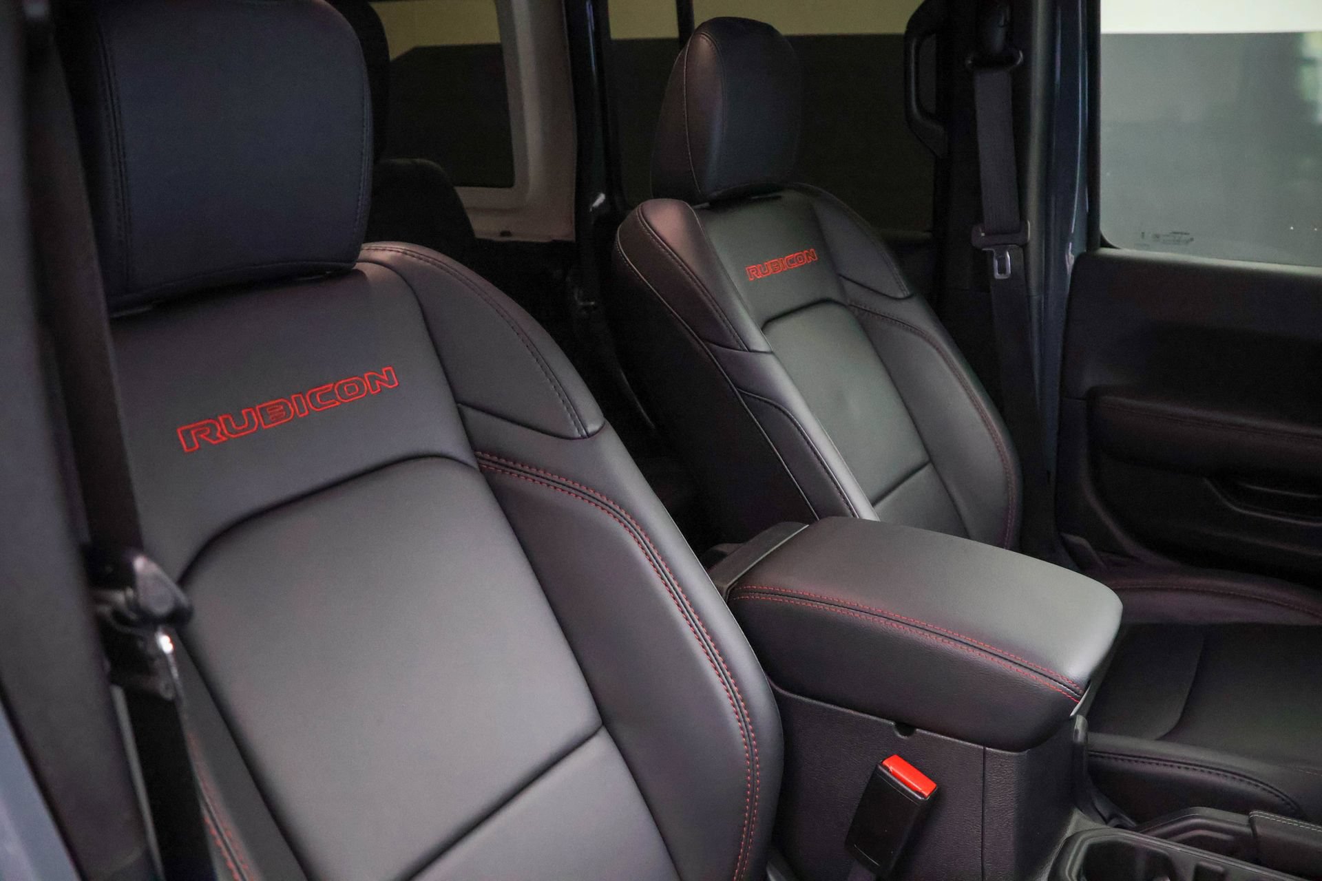 Used 2024 Jeep Wrangler Unlimited Rubicon w/ Dual Top Group AWD/4WD image 35