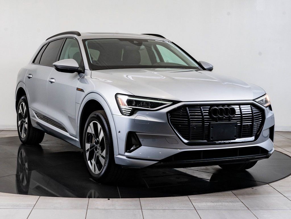 Used 2022 Audi e-tron Premium w/ Convenience Plus Package AWD/4WD image 12