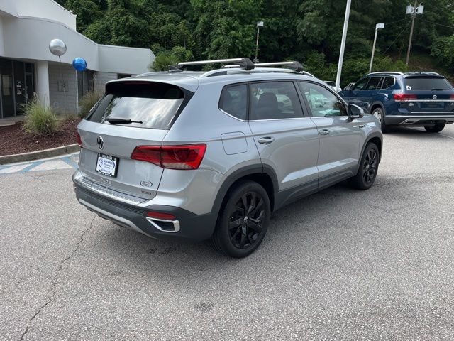 Used 2023 Volkswagen Taos SE w/ Panoramic Sunroof Package AWD/4WD image 3
