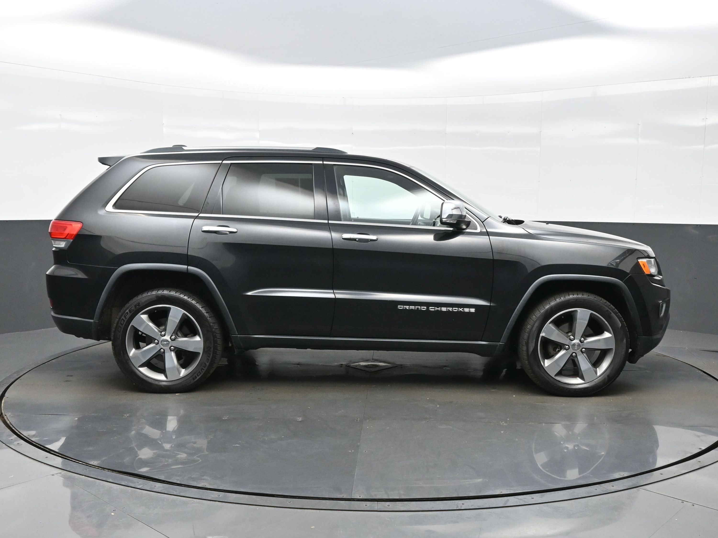 Used 2014 Jeep Grand Cherokee Limited w/ Luxury Group II AWD/4WD image 7