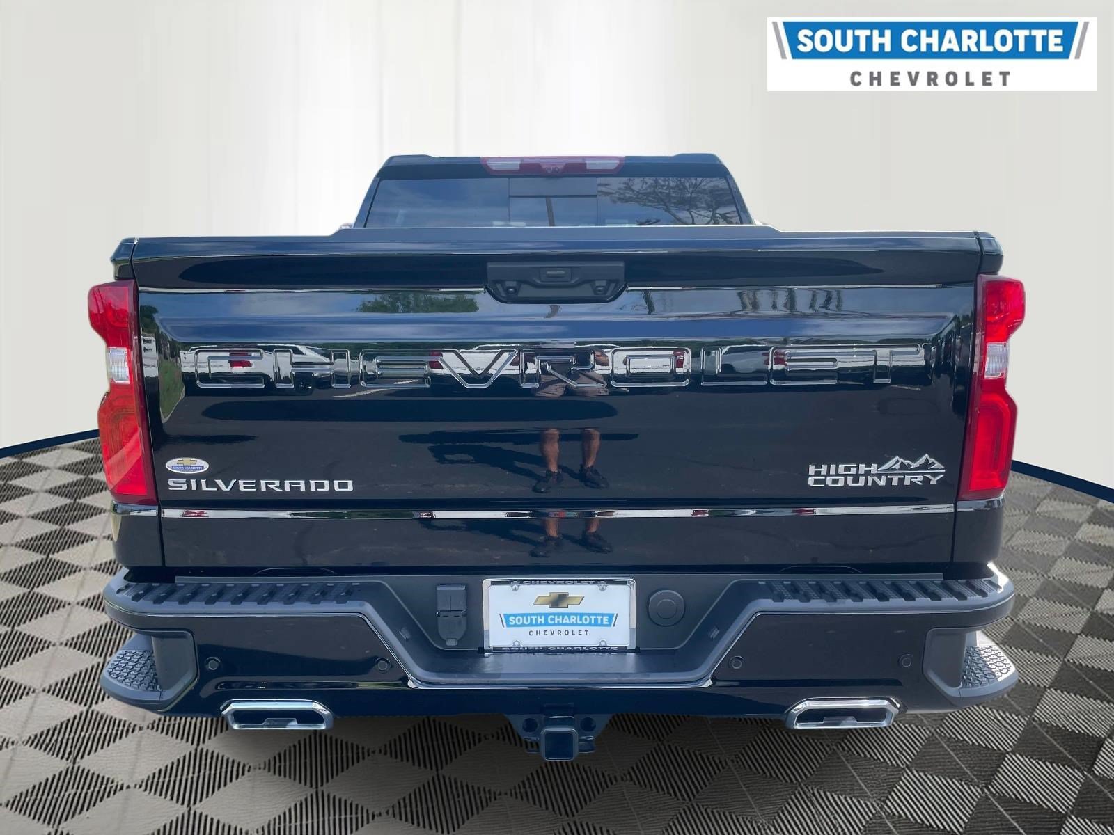 Used 2025 Chevrolet Silverado 1500 High Country w/ High Country Premium Package AWD/4WD image 5
