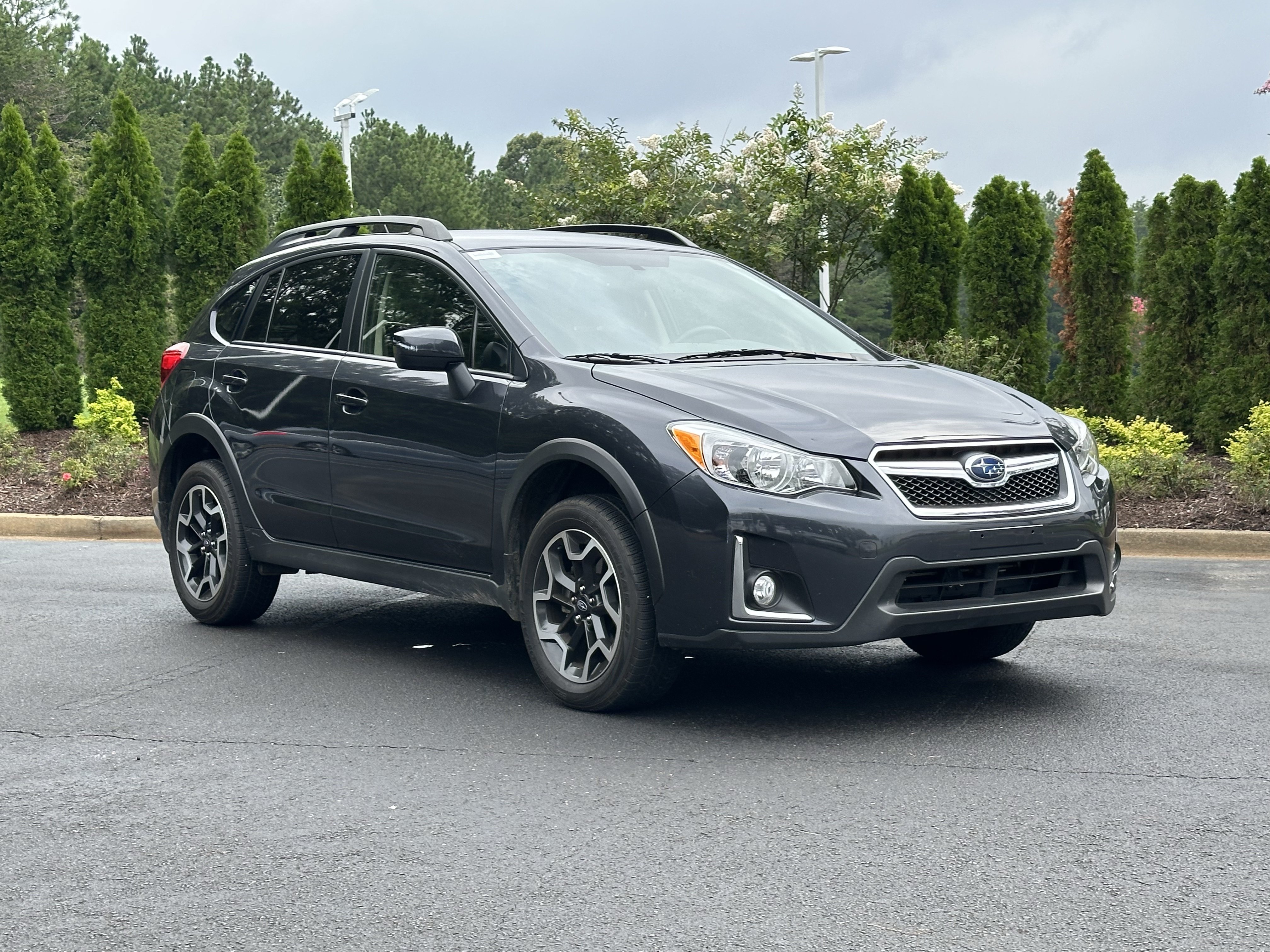 Used 2017 Subaru Crosstrek 2.0i Premium w/ Popular Package #1 AWD/4WD image 2