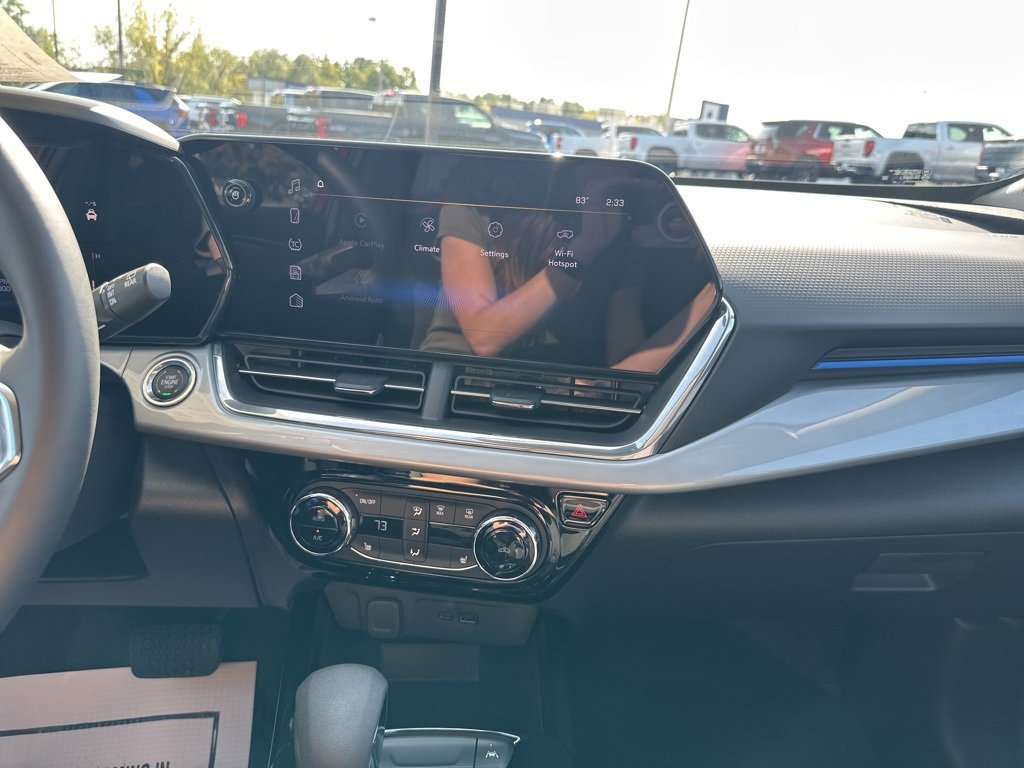 Used 2025 Chevrolet Trax LT w/ Driver Confidence Package image 19