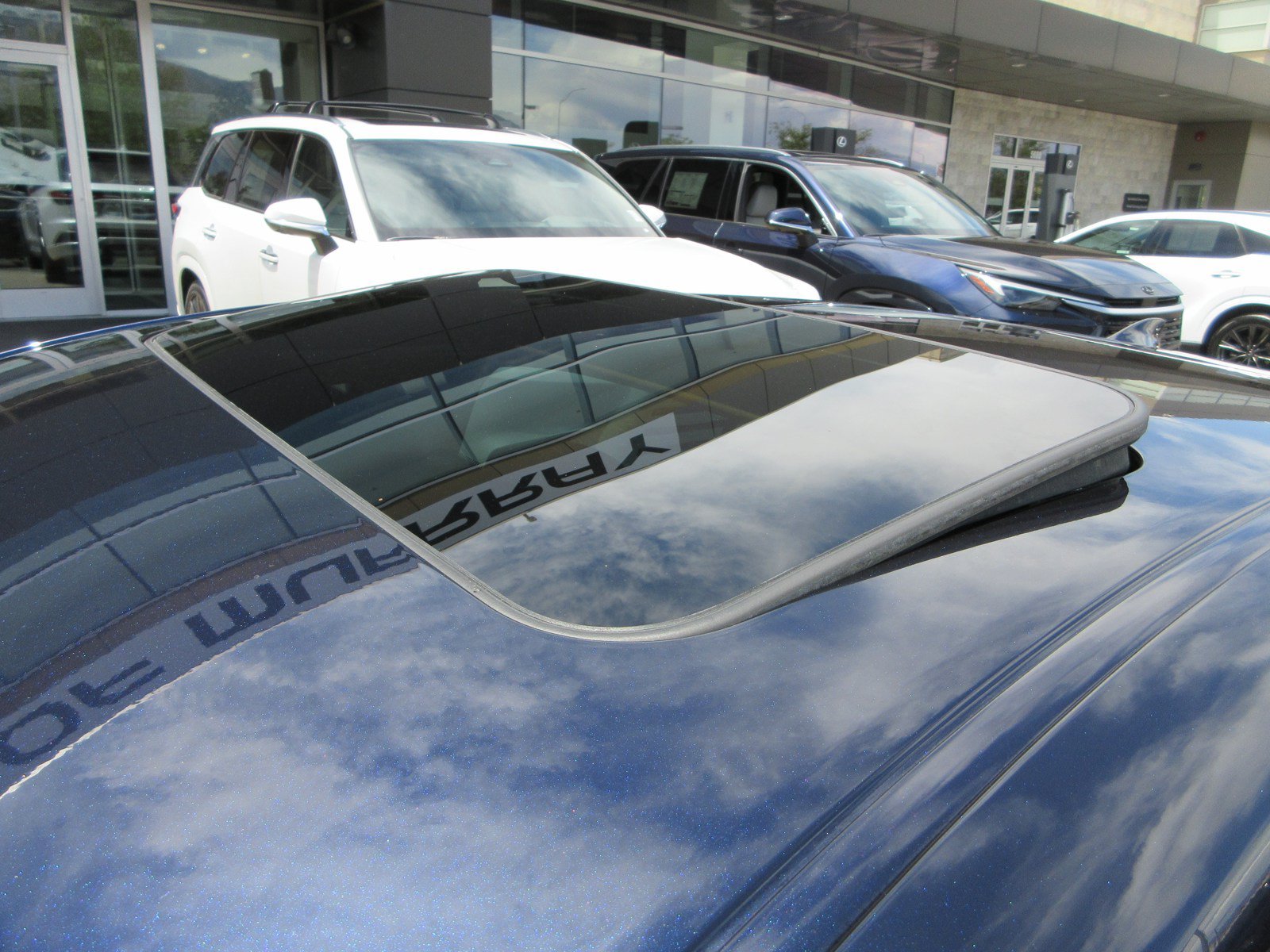 Used 2025 Lexus ES 300h w/ Premium Package FWD image 16