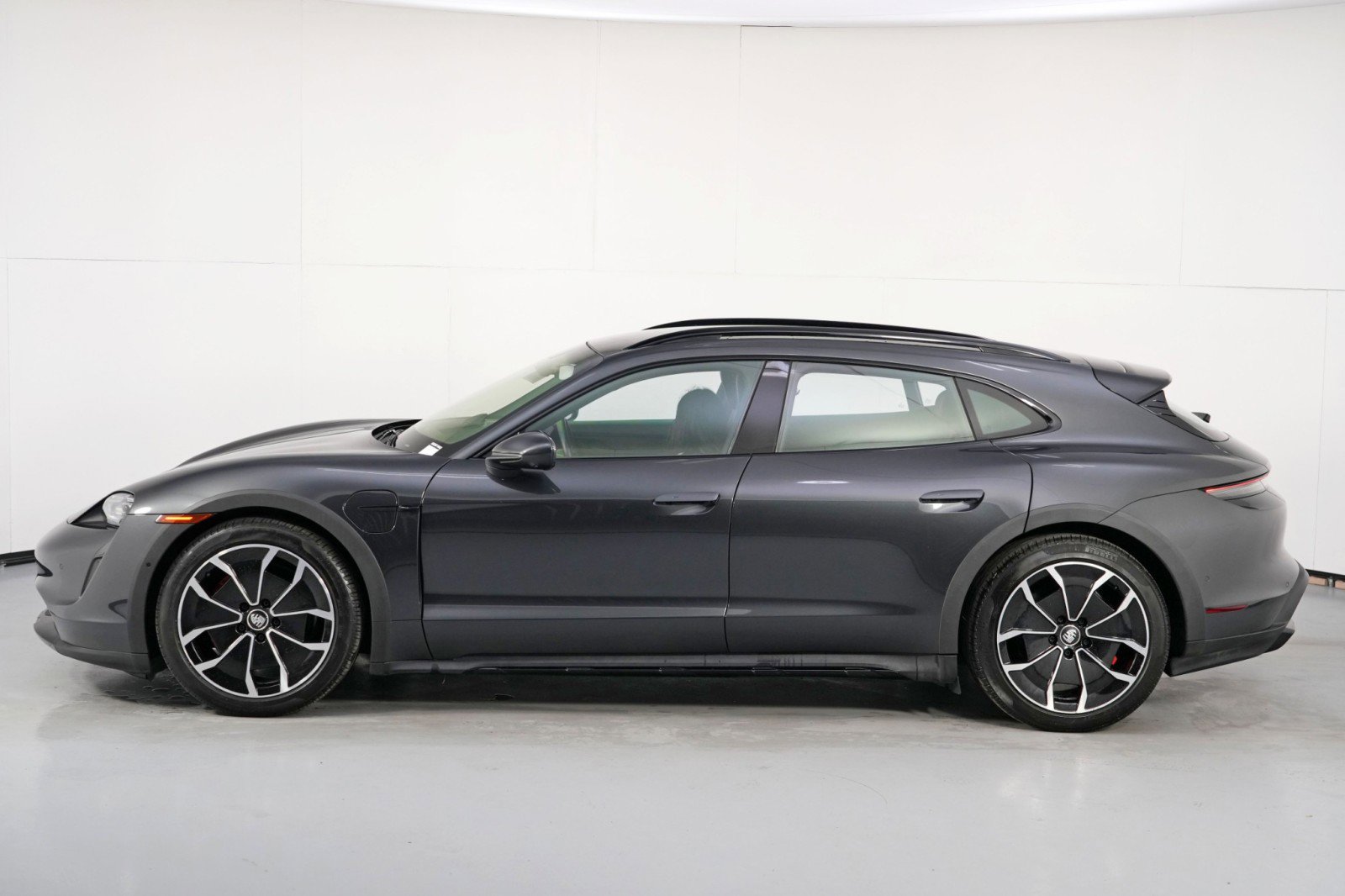 Used 2023 Porsche Taycan 4S w/ Performance Package image 53