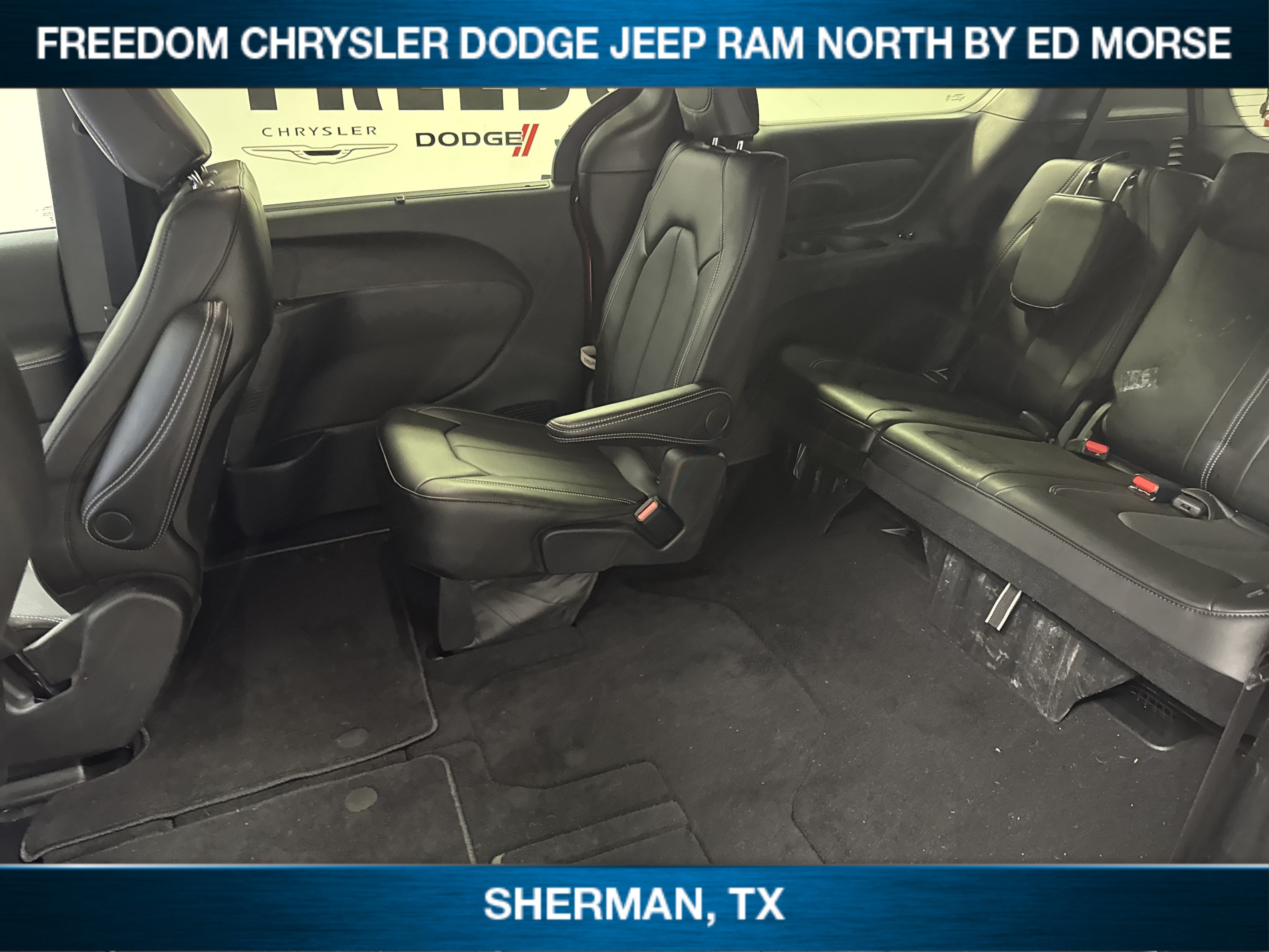 Used 2025 Chrysler Voyager LX FWD image 8