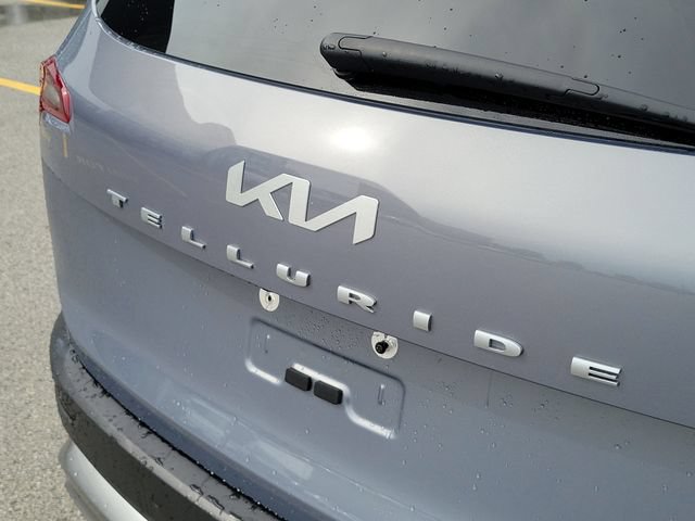 Used 2022 Kia Telluride SX w/ Towing Package FWD image 5