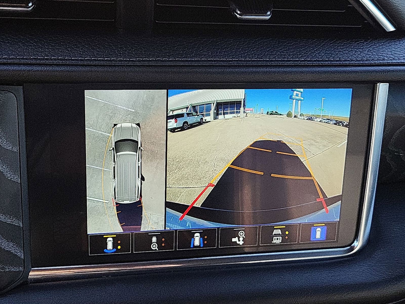 Used 2023 GMC Yukon XL Denali image 14