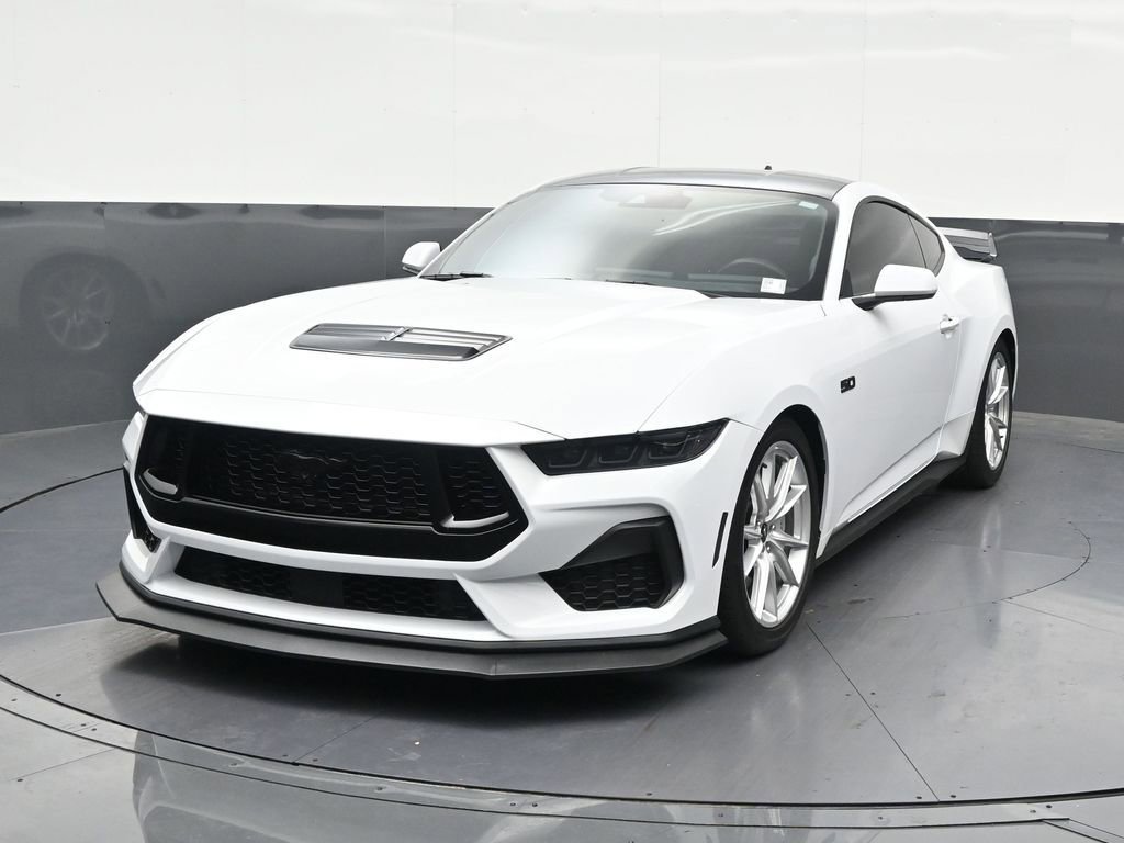 Used 2025 Ford Mustang GT RWD image 9