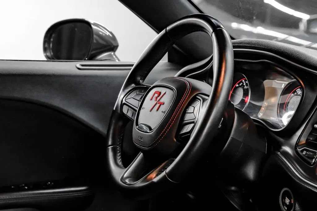 Used 2017 Dodge Challenger R/T RWD image 19