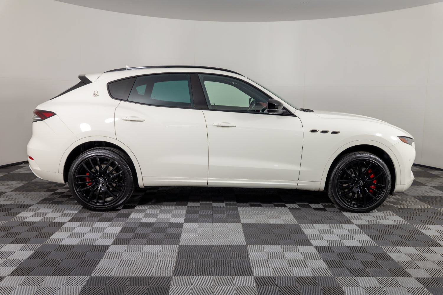 Used 2021 Maserati Levante S AWD/4WD image 9