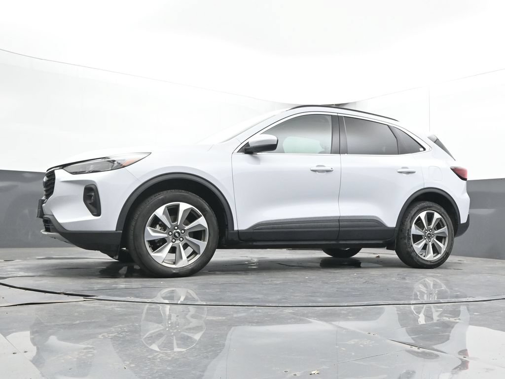 Used 2025 Ford Escape Platinum AWD/4WD image 28