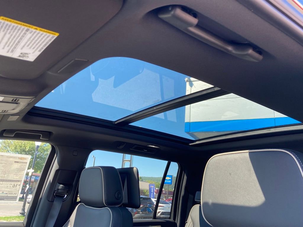 New 2025 Chevrolet Suburban Premier image 18