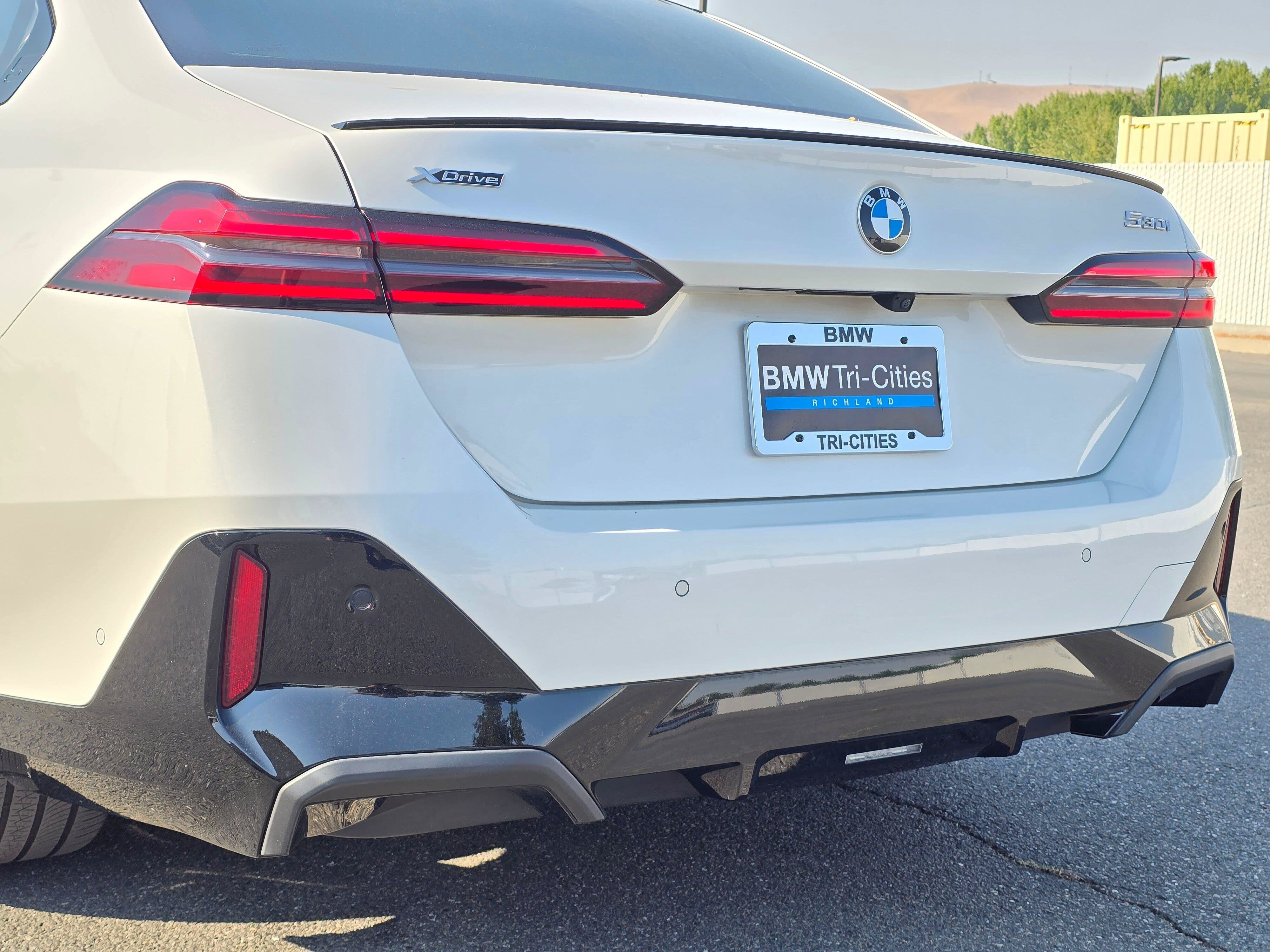 Certified 2024 BMW 530i xDrive w/ Executive Package AWD/4WD image 7