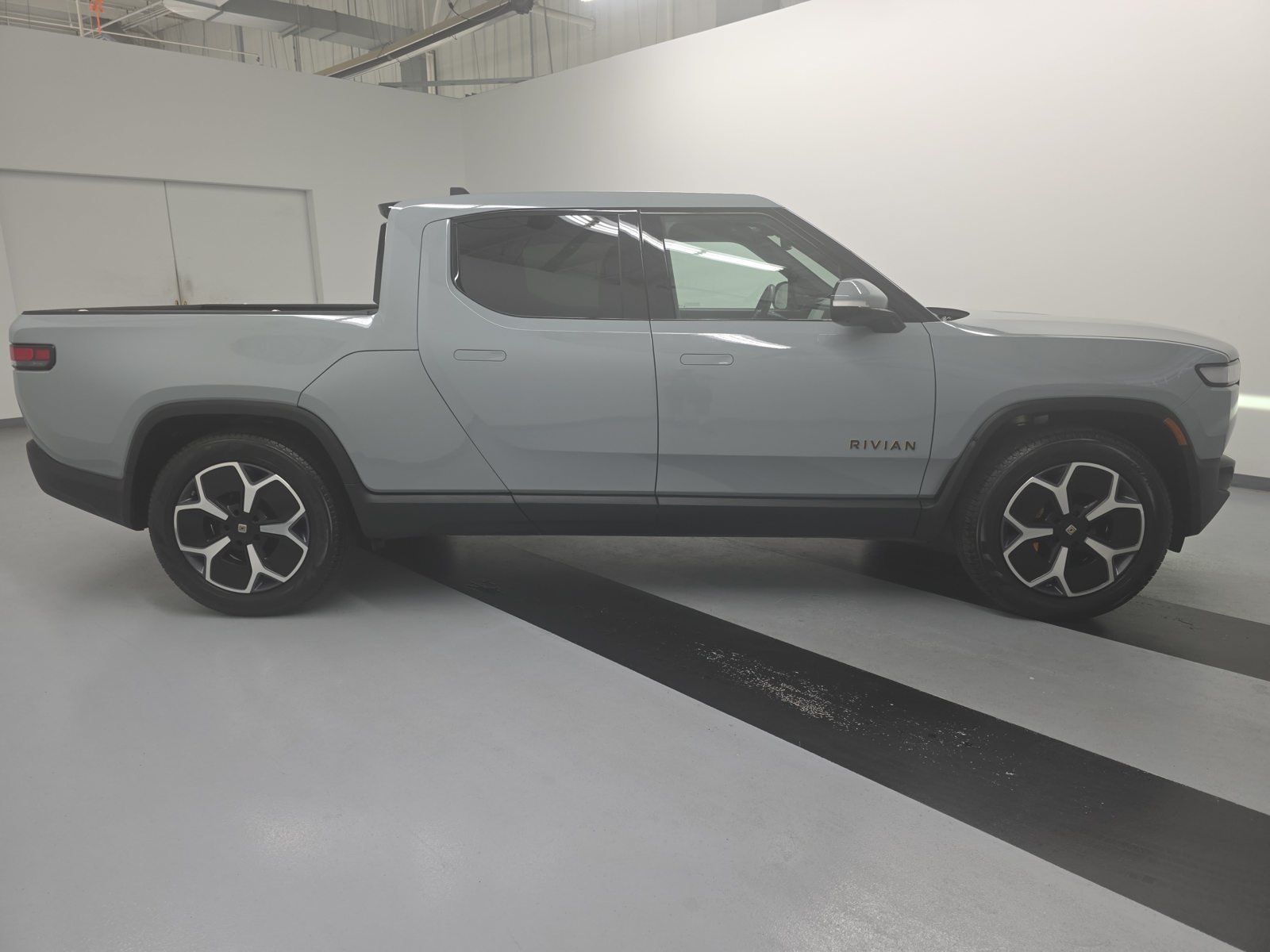 Used 2022 Rivian R1T Adventure AWD/4WD image 6