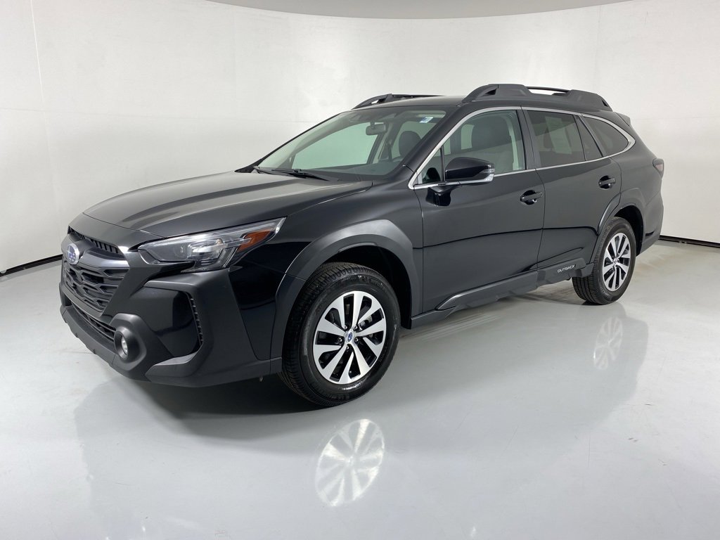 Used 2023 Subaru Outback Premium image 3