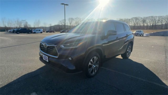 Used 2021 Toyota Highlander XLE image 4